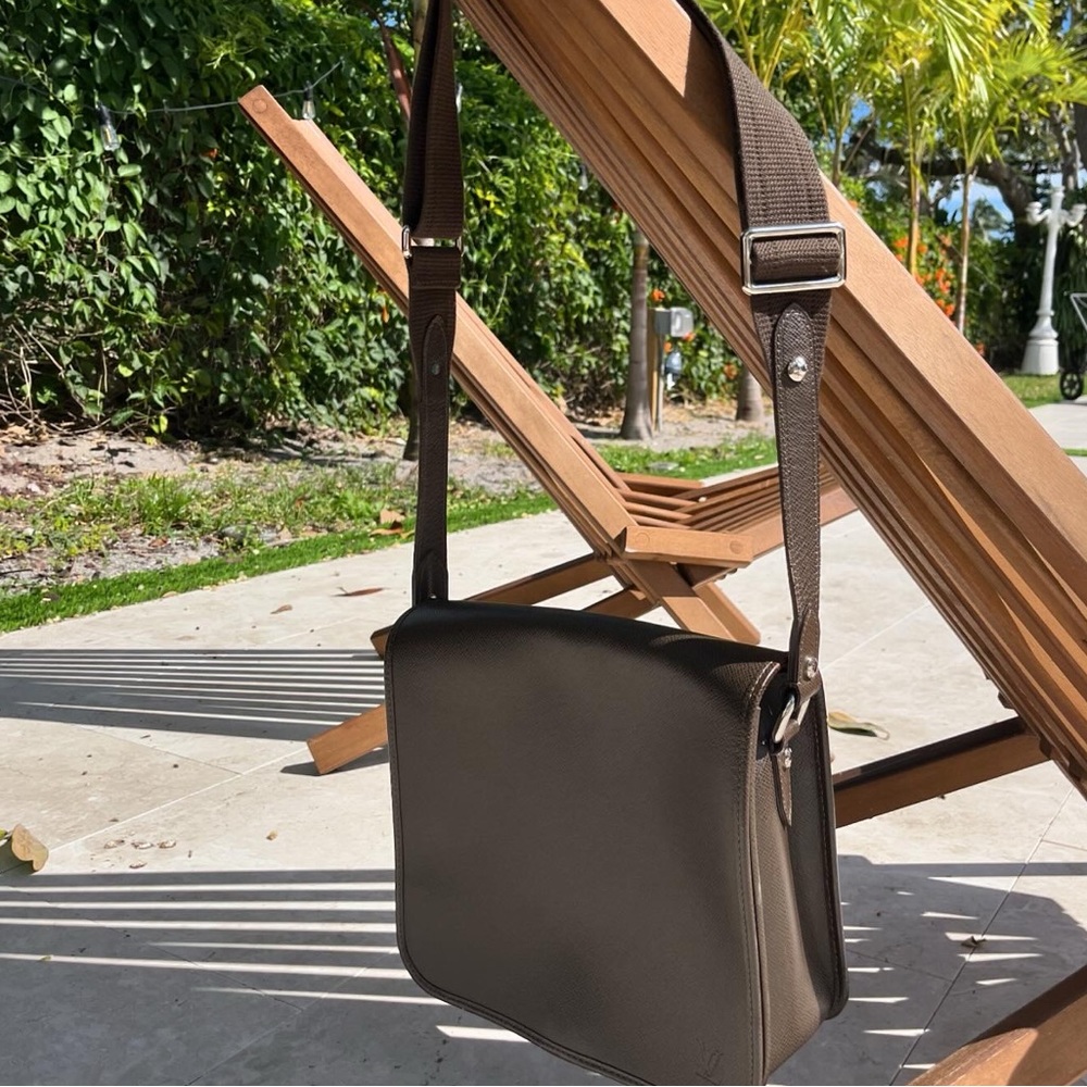 Authentic Louis Vuitton Taiga Brown Crossbody/Messanger Bag